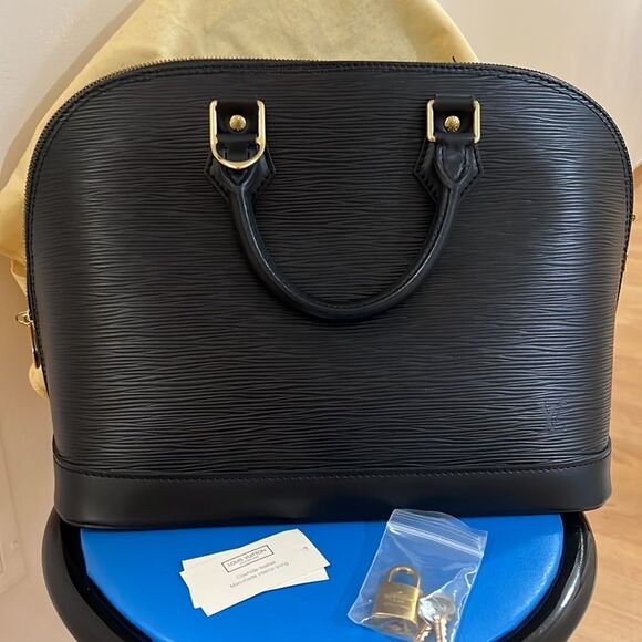 🖤LOUIS VUITTON EPI NOIR ALMA - Picture 1 of 17